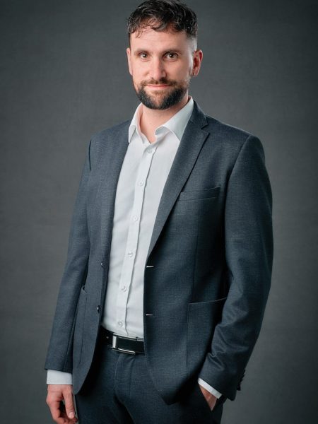 I am Florian Gerber, insurance and pension expert.

With more than 10 years of experience in insurance, I can advise you best according to your situation.